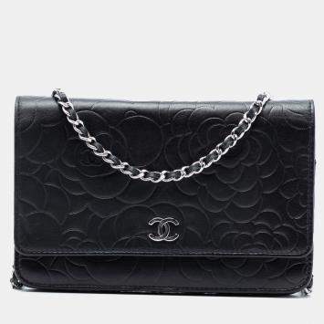 Pre Owned محفظة شانيل كاميليا على سلسلة جلد الحمل بنقش شعار CC اسود