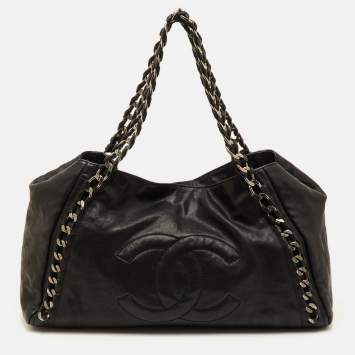 مملوكة مسبقًا حقيبة تسوق شانيل مودرن إيست ويست جلد أسود سلسلة اليد