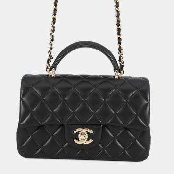 Pre Owned حقيبة شانيل قلاب صغير بمقبض علوي مطراز من جلد الحملان الأسود