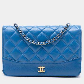 مملوكة مسبقًا Chanel Blue Quilted Aged Calfskin Gabrielle Wallet On Chain