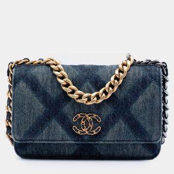 مملوكة مسبقًا Chanel Blue Denim 19 Flap Wallet On Chain