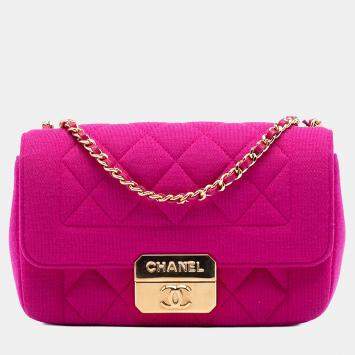 مملوكة مسبقًا Chanel Pink Mini Quilted Jersey Chic With Me Flap