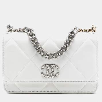 Pre Owned محفظة شانيل ماتلاسي جلد حملان بيضاء على سلسلة