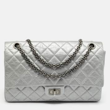 مملوكة مسبقًا Chanel Reissue 2.55 226 Grey Quilted Aged Leather Flap Bag