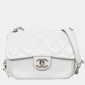 مملوكة مسبقًا Chanel Express Zip Around Flap Bag
