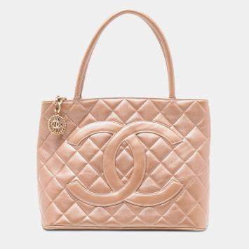 مملوكة مسبقًا Chanel Brown Lambskin Medallion Tote