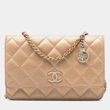 Pre Owned محفظة على سلسلة شانيل سى سى ذهبية مبطنة جلد خروف لامع عملات معدنية تشيرم