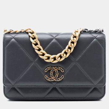 Pre Owned Chanel Quilted Lambskin 19 Wallet on Chain
