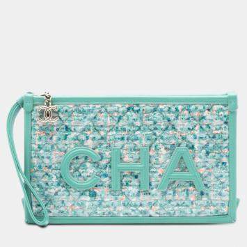 مملوكة مسبقًا Chanel Blue Tweed PVC Logo Clutch
