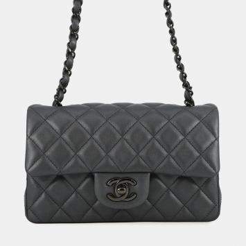 مملوكة مسبقًا Chanel Mini Matelasse Chain shoulder Bag Black Lambskin Size 20