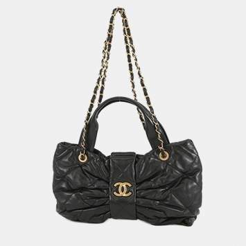 مملوكة مسبقًا Chanel Black Shiny Lambskin Bow Bag