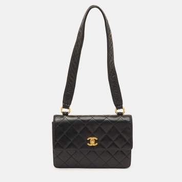 مملوكة مسبقًا حقيبة شانيل سيسي جلد أسود قديمة ذات قلاب واحد