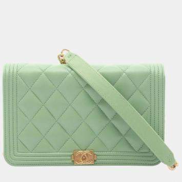 مملوكة مسبقًا Chanel Boy Chanel Matelasse Shoulder Bag Lambskin Leather Green