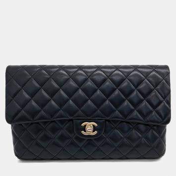 Pre Owned حقيبة كلتش شانيل جلد أسود بمطوية