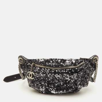 Pre Owned حقيبة خصر شانيل CC جلد براءات لمّاع وترتر فضي/أسود معدني