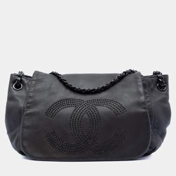مملوكة مسبقًا Chanel Black Lambskin Studded CC Accordion Flap