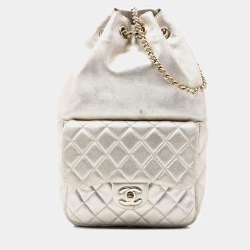 مملوكة مسبقًا Chanel Gold Small Metallic Lambskin In Seoul Backpack