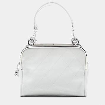 مملوكة مسبقًا Chanel White Lambskin Ultimate Soft Frame Handbag