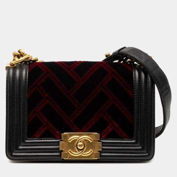 مملوكة مسبقًا Chanel Boy Chanel Coco Mark Chain Shoulder Bag In Black And Red Velour Leather