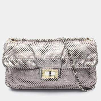 مملوكة مسبقًا Chanel 2.55 Punched Leather Shoulder Bag Silver