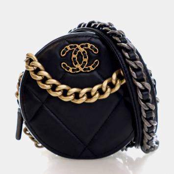 مملوكة مسبقًا Chanel Lambskin 19 Round Clutch With Chain