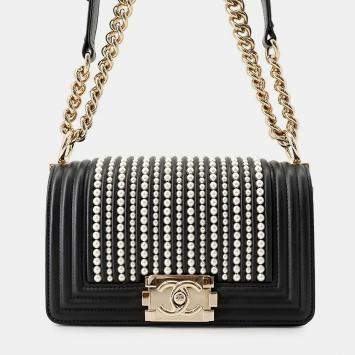 مملوكة مسبق ًا Chanel Boy Chanel Small Black Lambskin Leather Shoulder Bag