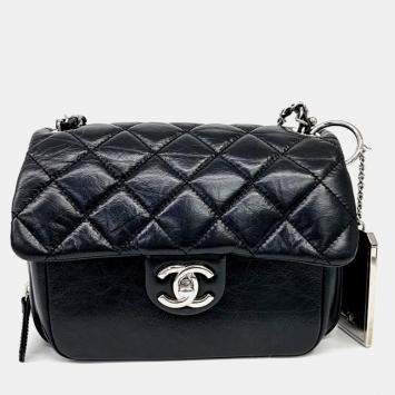 Pre Owned Chanel Black Leather chain flap bag SHW