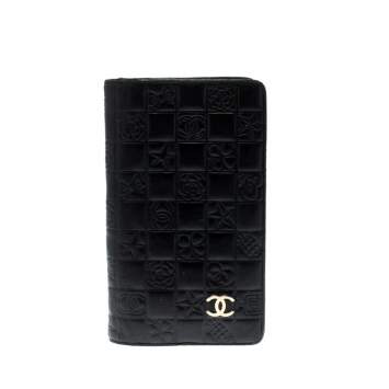 Pre Owned Chanel Black Quilted Charm Icon Leather CC Bifold Wallet
