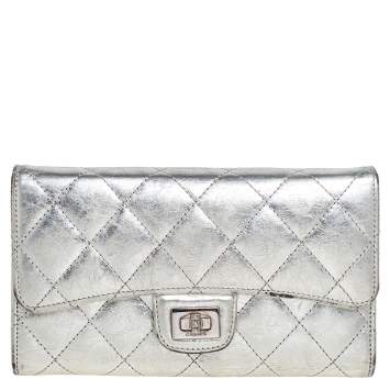Pre Owned Chanel Silver Quilted Laminated Leather Reissue Trifold Wallet