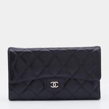 Pre Owned Chanel Black Quilted Leather Classic CC Trifold Wallet