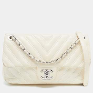Pre Owned Chanel Cream Chevron Leather Medium Classic Single Flap Bag