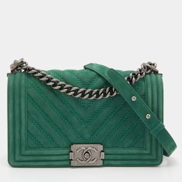 Pre Owned Chanel Green Chevron Nubuck Leather Medium Boy Flap Bag