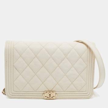مملوكة مسبقًا Chanel White Quilted Leather Boy WOC Bag