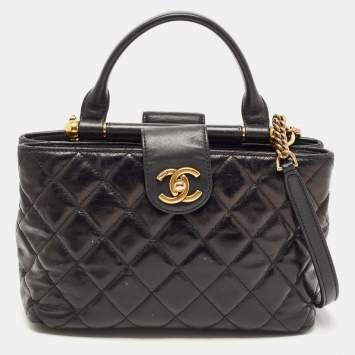 Pre Owned Chanel Black Quilted Leather Gold Bar Top Handle Bag