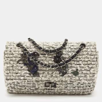 Pre Owned Chanel White/Black Garden Charms Tweed Reissue 2.55 Classic 225 Flap Bag