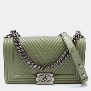 Pre Owned Chanel Pistachio Green Chevron Leather Medium Boy Flap Bag