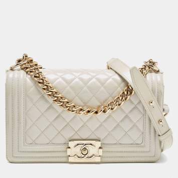 Pre Owned Chanel Pearl White Quilted Patent Leather Medium Boy Flap Bag
