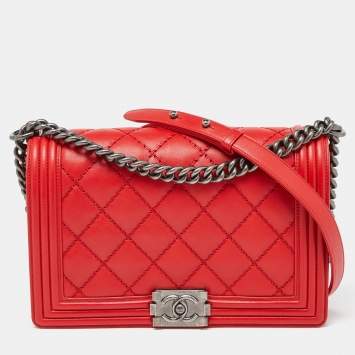 Pre Owned Chanel Red Diamond Stitch Quilted Leather New Medium Boy Bag