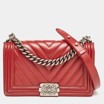 Pre Owned Chanel Red Chevron Leather Medium Boy Bag