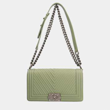 Pre Owned Chanel Green Chevron Leather Medium Boy Flap Bag