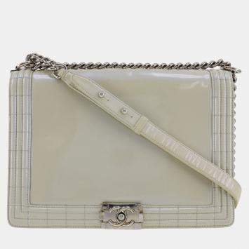 Pre Owned Chanel White Leather Large Reverso Boy Bag