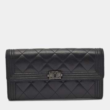 مملوكة مسبقًا Chanel Black Quilted Leather Large Boy Gusset Flap Wallet