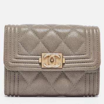 مملوكة مسبقًا Chanel Grey Quilted Caviar Leather Boy Wallet