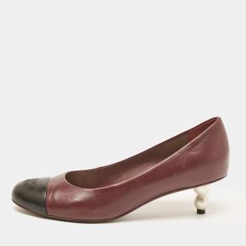 مملوكة مسبقًا Chanel Burgundy/Black Leather CC Cap Toe Pumps Size 37.5