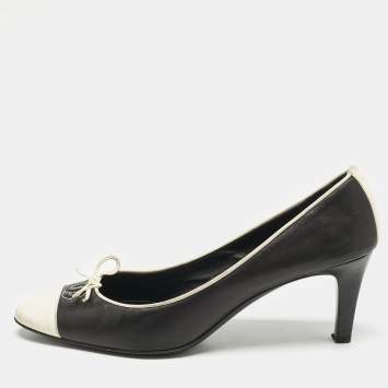 Pre Owned Chanel Black/White Leather Bow CC Cap Toe Pumps Size 37.5