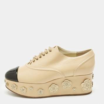 Pre Owned Chanel Beige/Black Patent and Leather Camelia Lace Oxfords Size 37