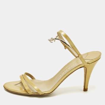 Pre Owned Chanel Size 39.5 Beige Metal and Patent Leather Slide Sandals