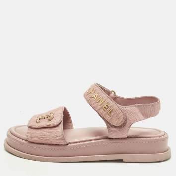 مملوكة مسبقًا صندل فلات شانيل شعر عجل أزرق كحلي CC مقاس 39.5