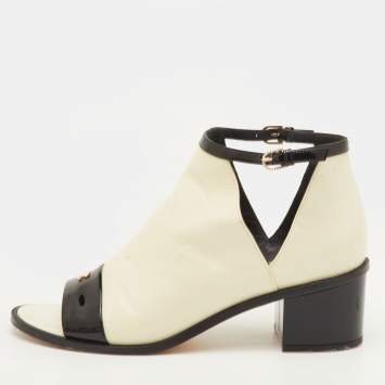Pre Owned Chanel Interlocking CC Logo Size 40.5 Cream/Black Patent Leather Ankle Strap Sandals