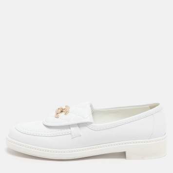 Pre Owned حذاء لوفرز شانيل جلد أبيض سي سي مقاس 39